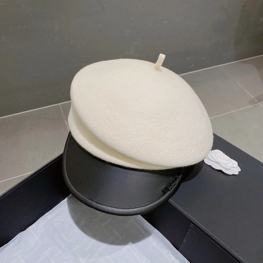 Prada - Шерстяная военная кепка с плоским верхом - Белая