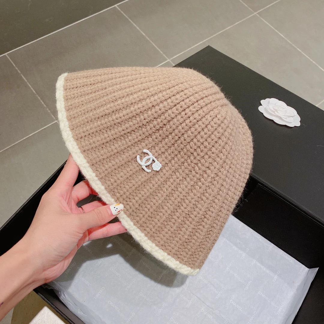 Chanel - Вязаная рыбацкая шапка - Абрикосовый цвет