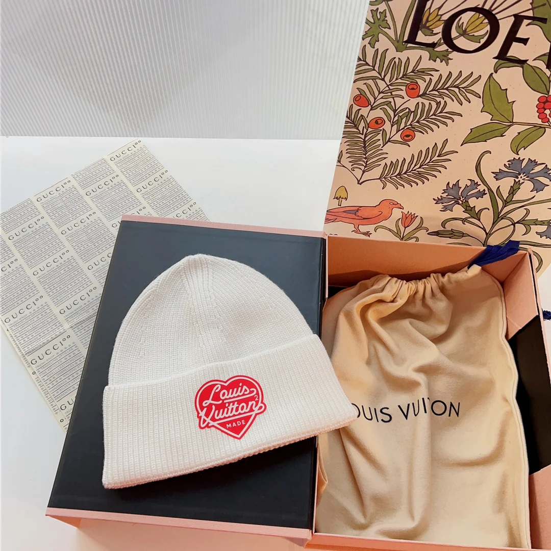 LV - Вязаная шапка-бини - Унисекс - Белая