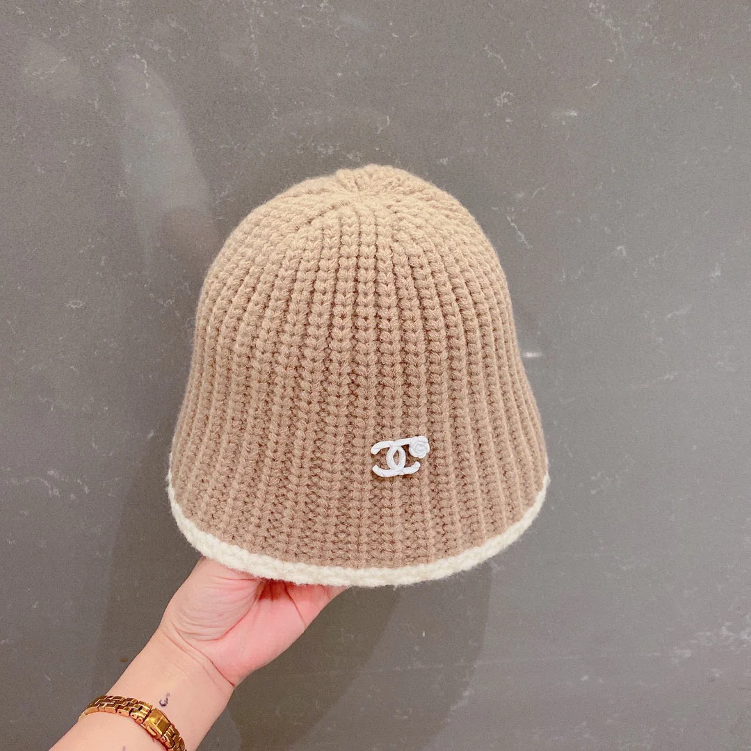 Chanel - Вязаная рыбацкая шапка - Абрикосовый цвет