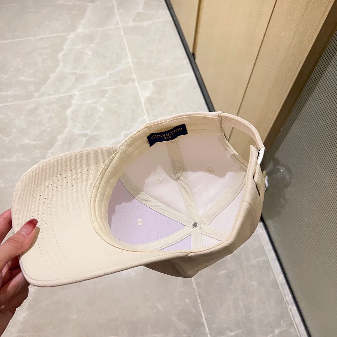 Новинка сезона весна/лето 2023 от LV - Бейсболка - Off-White