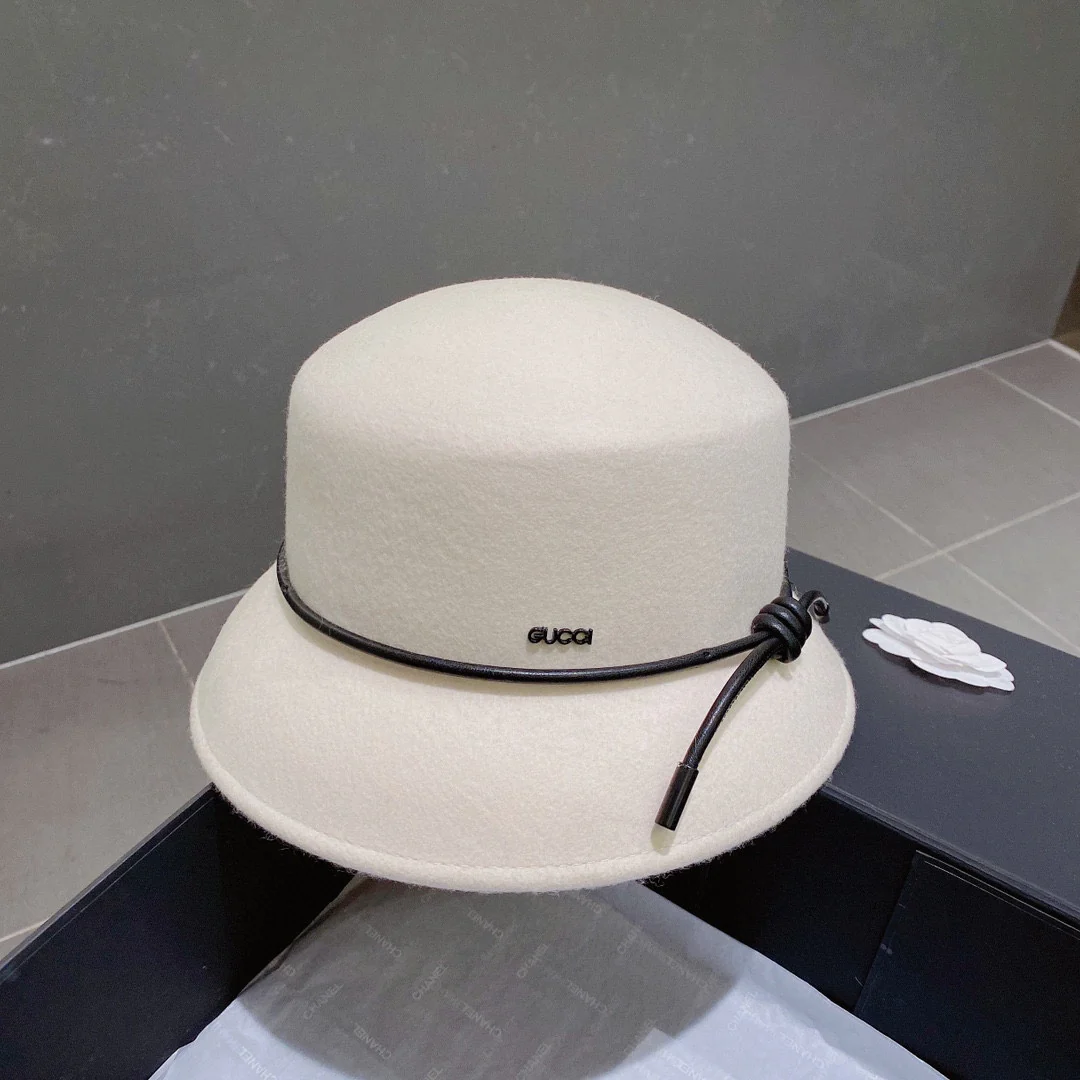 Шерстяная шапка Gucci - белая