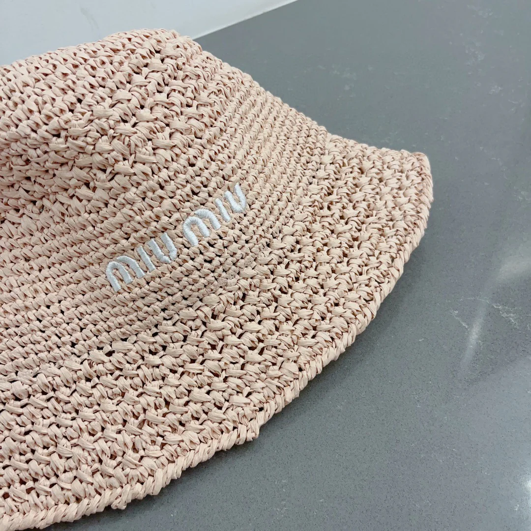 Новинка весны/лета 2023 от Miu Miu - Вязаная крючком рыбацкая шапка - Розовая