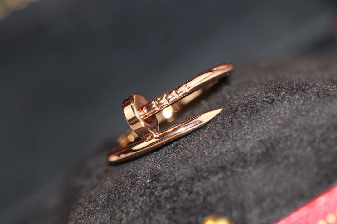 Кольцо Cartier в форме гвоздя - розовое золото - без бриллиантов