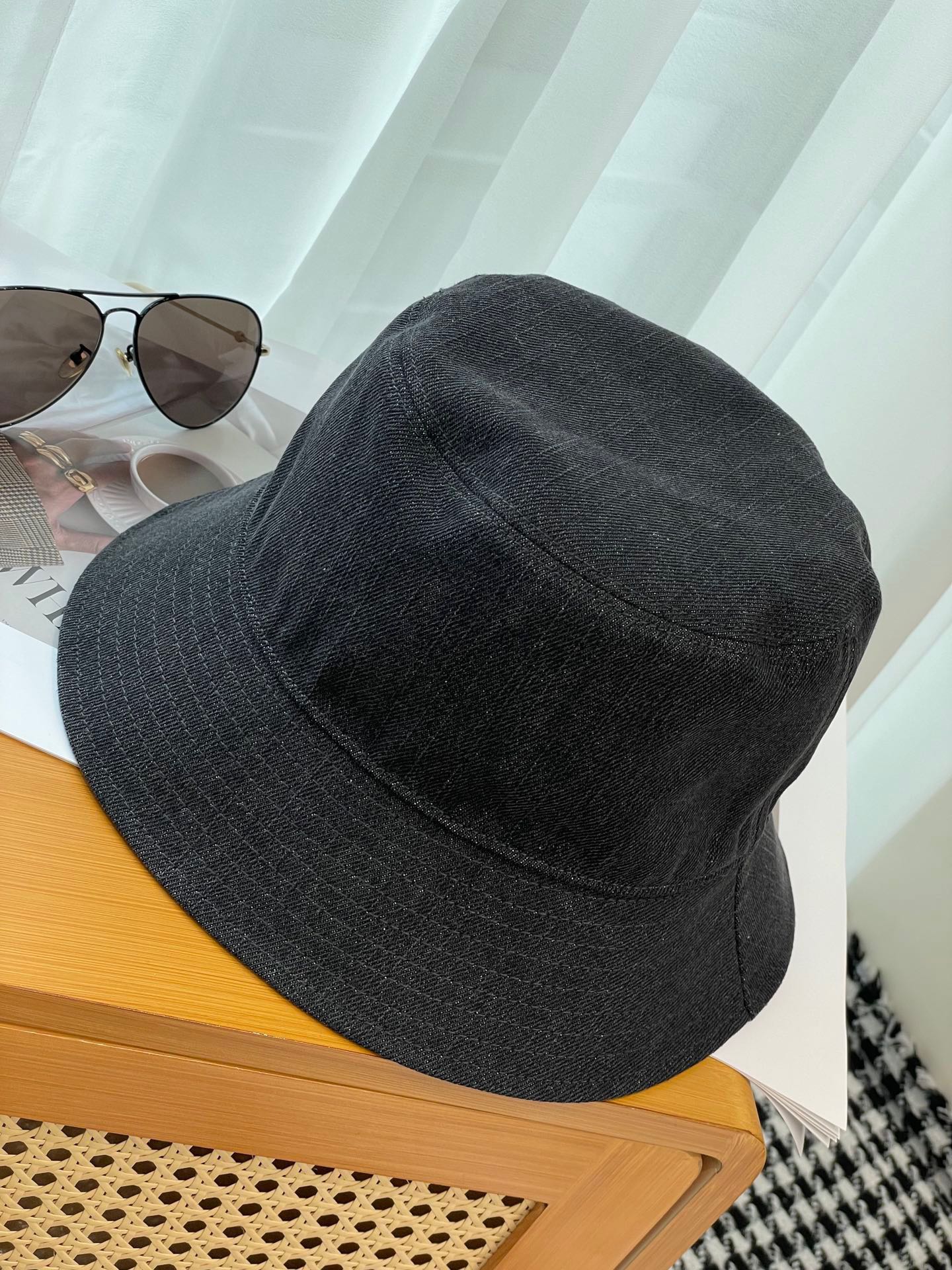 Chanel - Рыбацкая шляпа ручной работы, расшитая пайетками - Черная