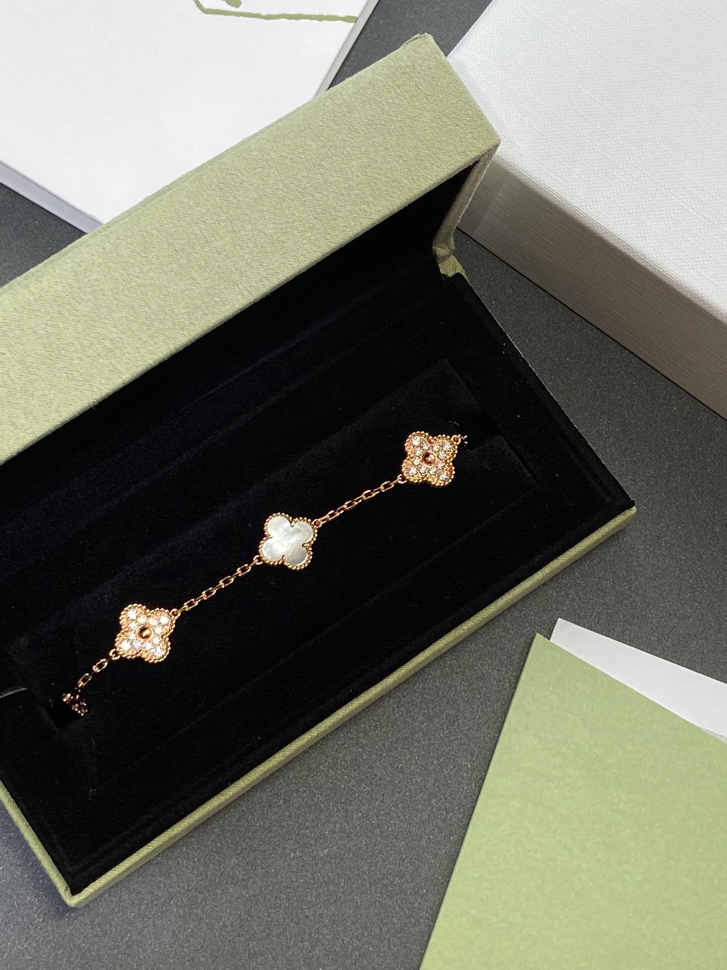 Браслет Lu L Family - 005