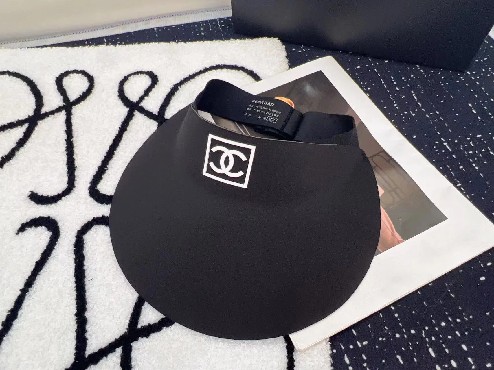 Новая минималистичная и элегантная солнцезащитная шляпа Chanel 2024 года