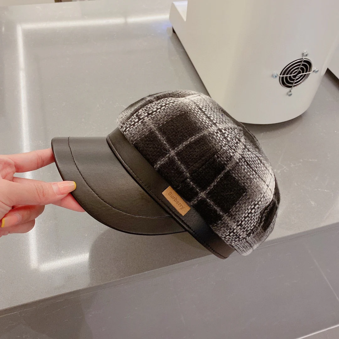 Берет в клетку Burberry - черный