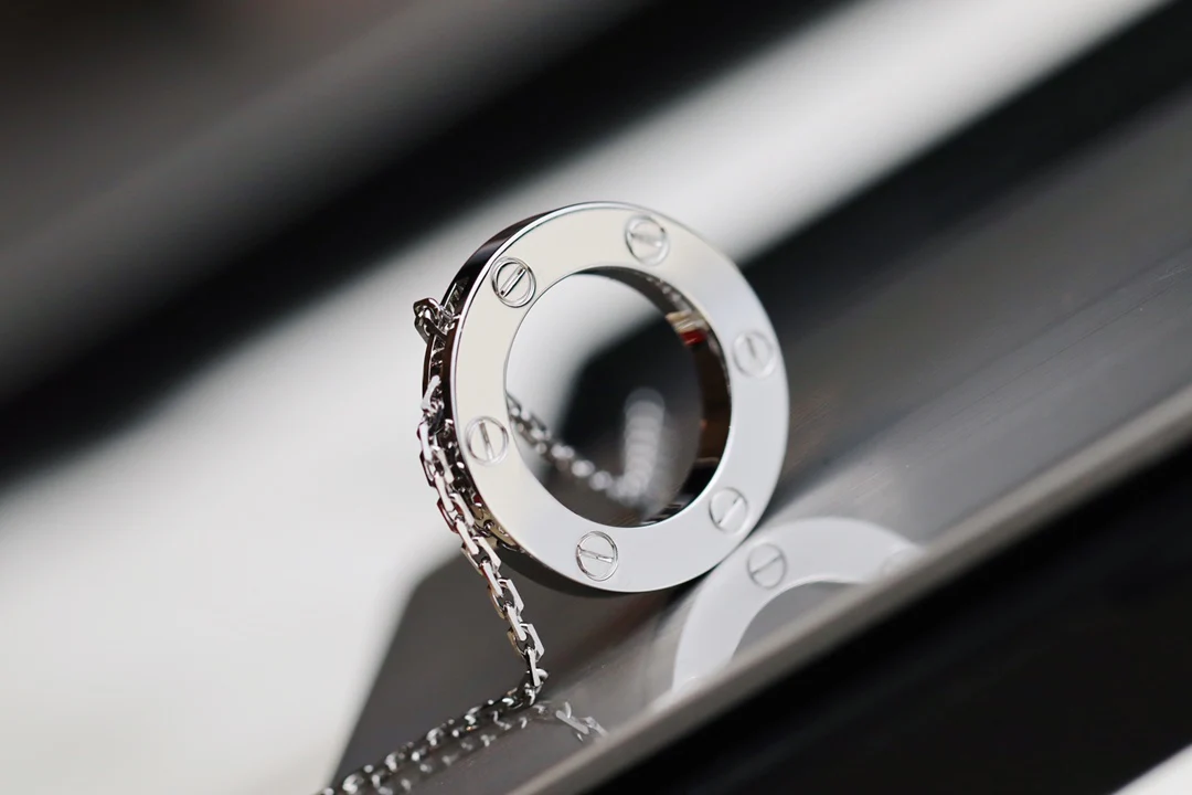 Колье Cartier Love из белого золота