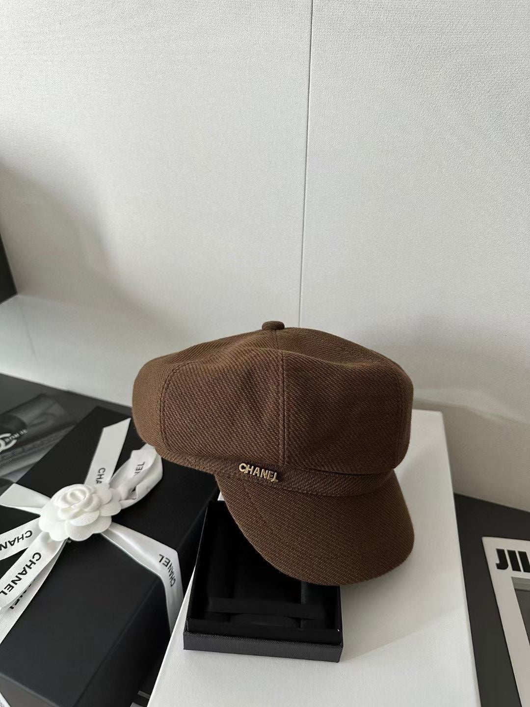 Chanel - Ретро-шик кепка-газетчбокс для начала осени