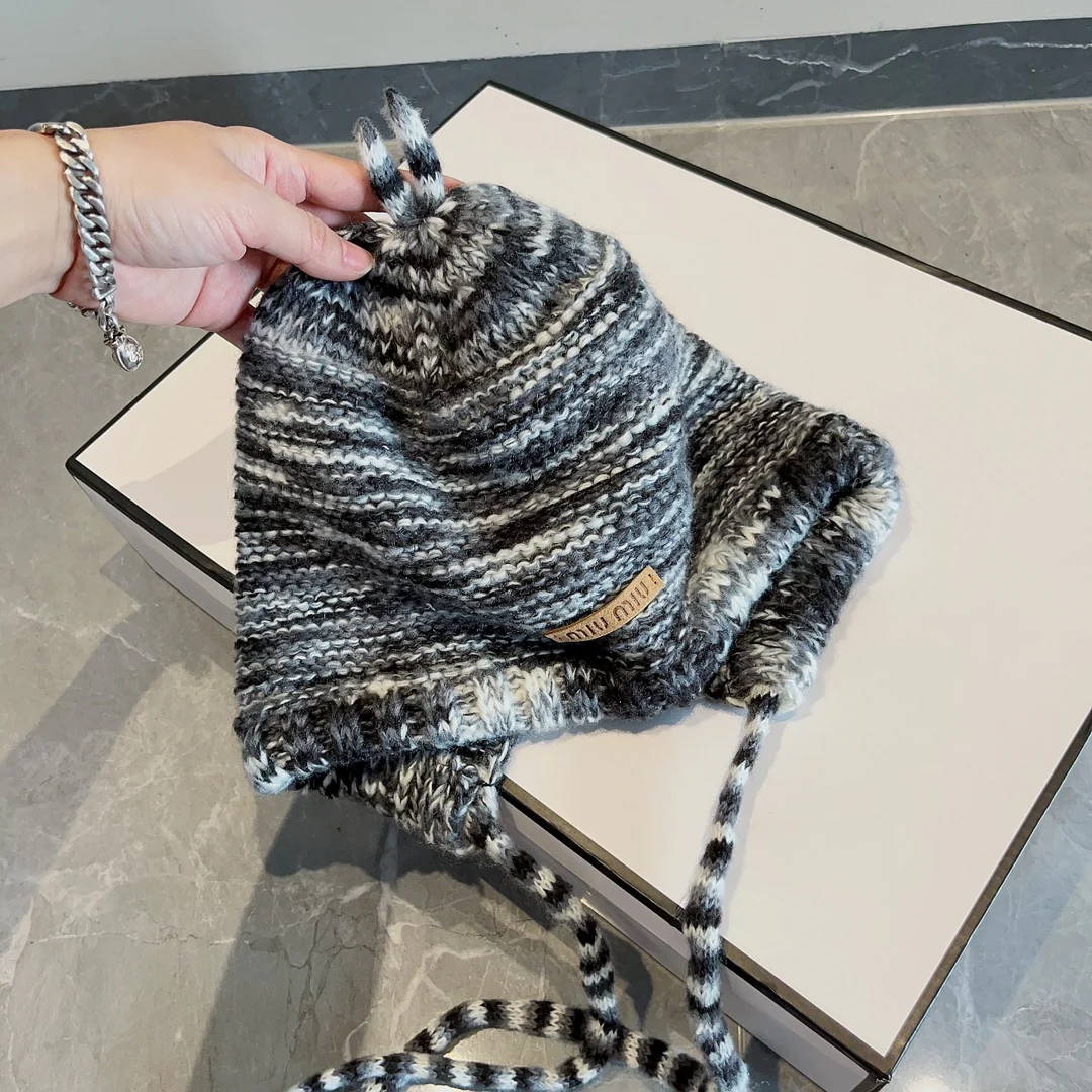 Miu Miu - Новая шерстяная шапка с ушками, осень/зима - черная