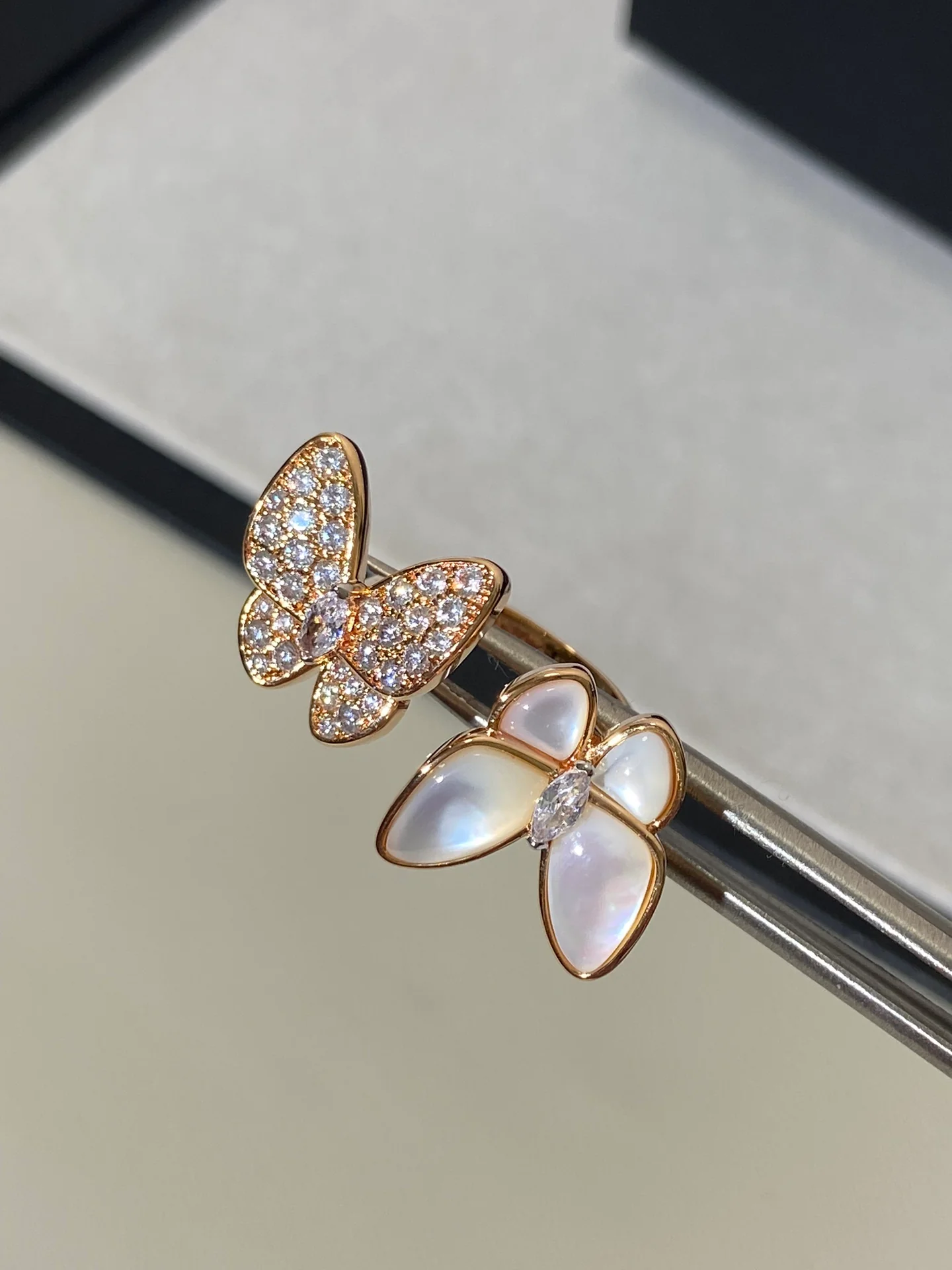 Ван Век - Кольцо 084