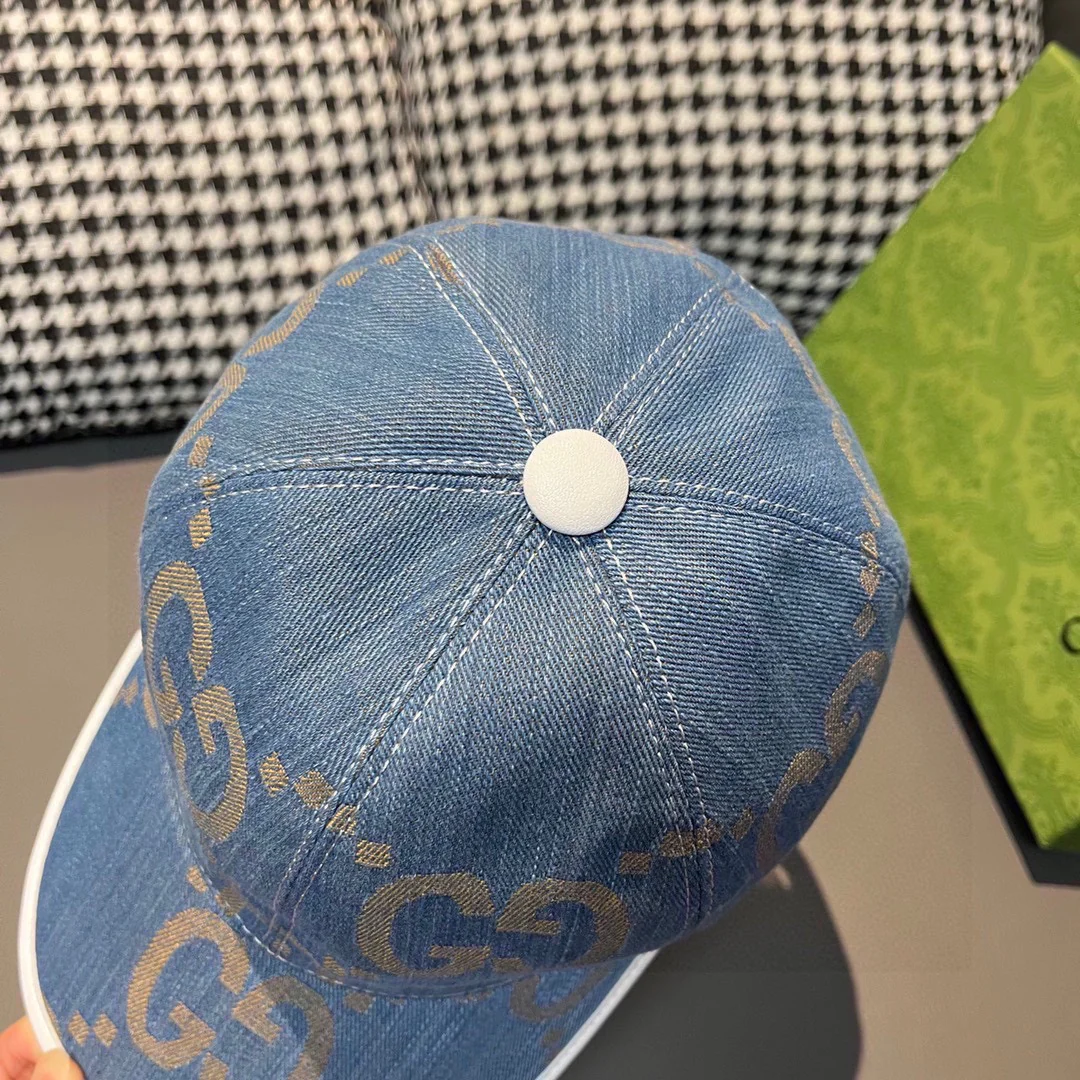 Бейсболка Gucci Big Double G - белая