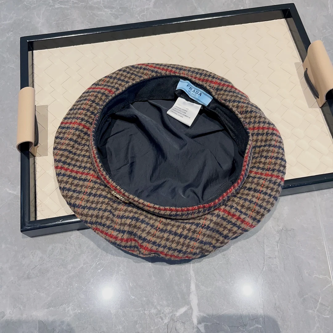 Prada - Ретро клетчатый берет из коллекции осень/зима - красный