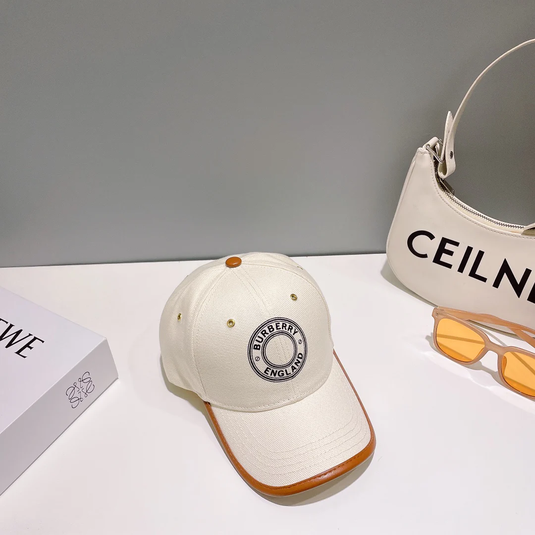Бейсболка Burberry Весна/Лето 2023