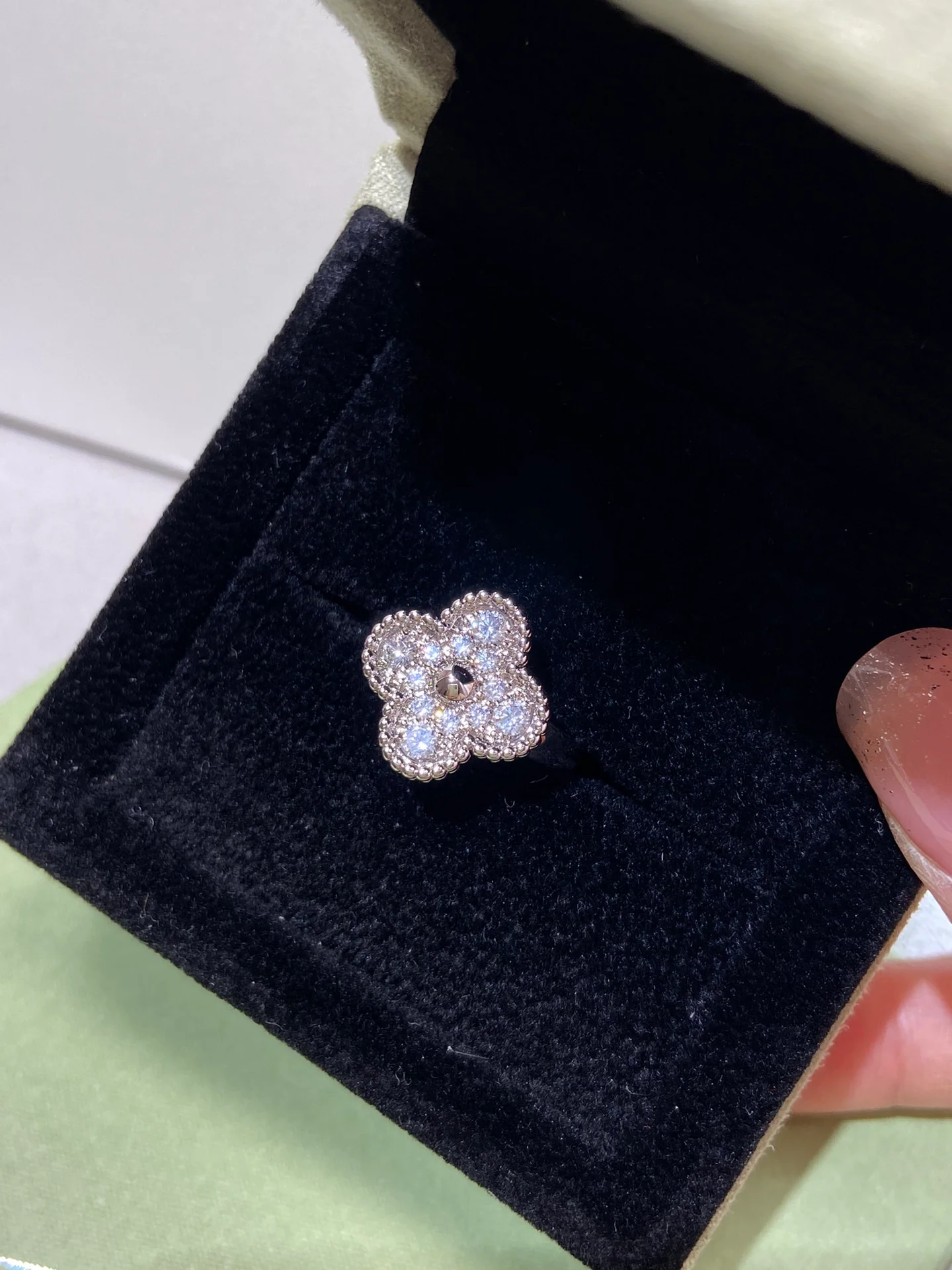 Ван Век - Кольцо 029