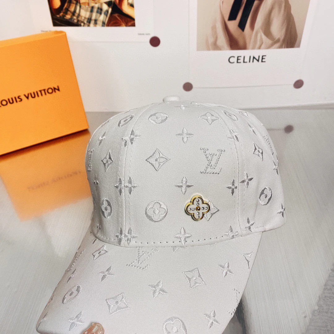 LV - Рыбацкая шляпа с вышитым по всей поверхности монограммом - такая же, как в бутиках.