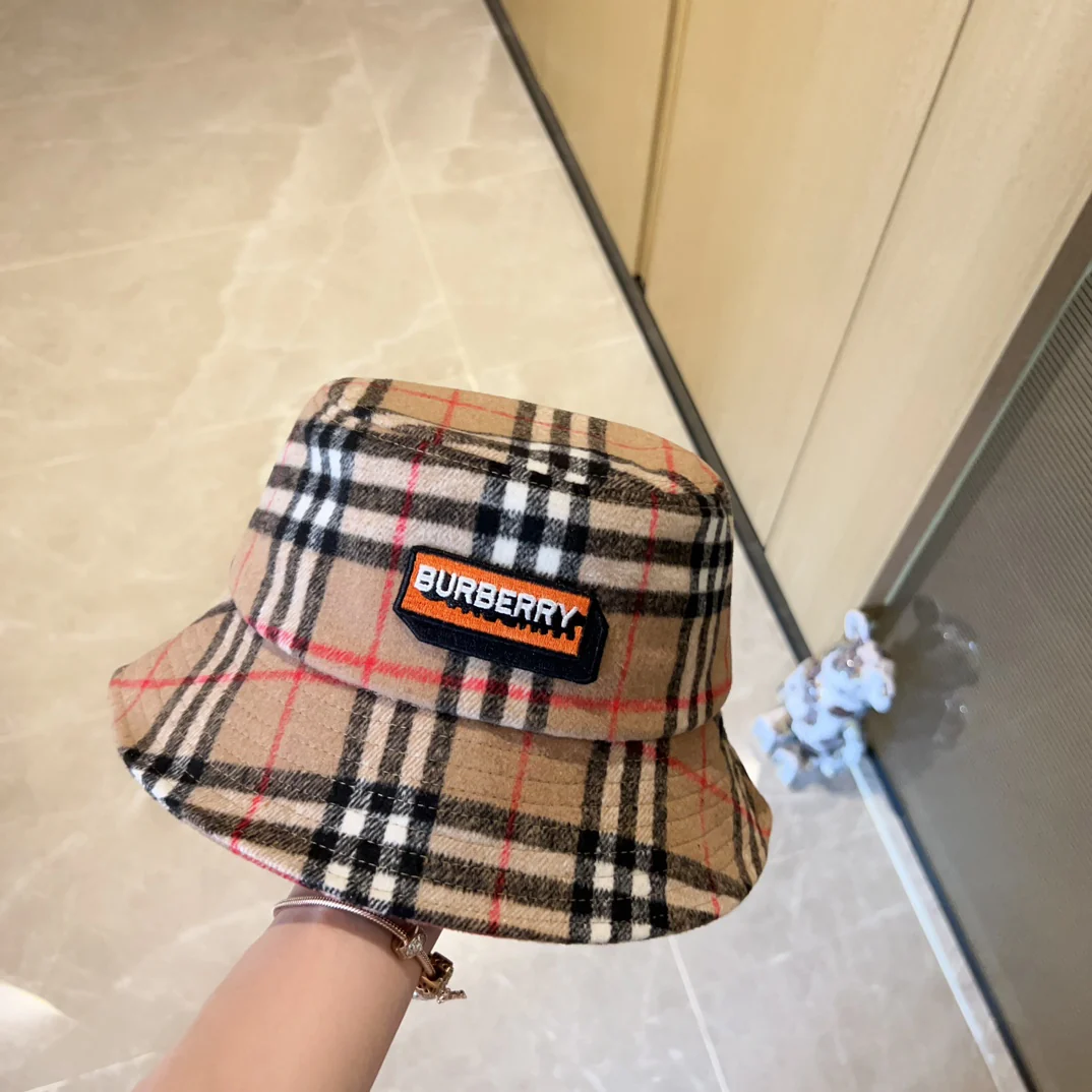 Новая кашемировая панама в клетку от Burberry, 2023 год, оранжевая.