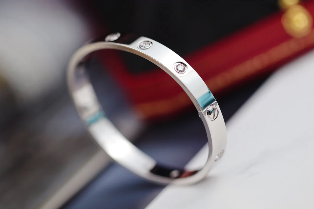 Широкий браслет Cartier Love с 10 бриллиантами