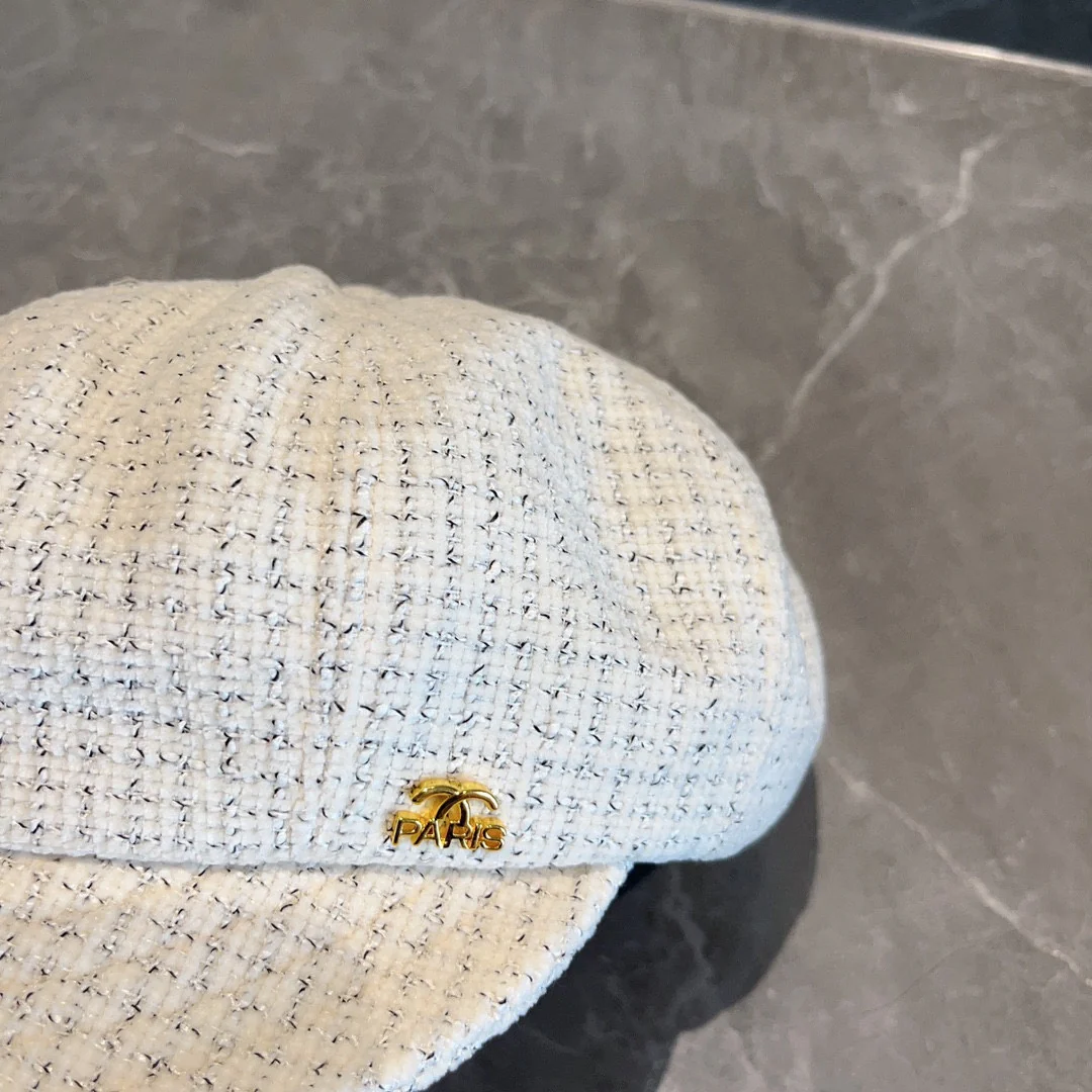 Chanel - Элегантная бейсболка в стиле Chanel - Белая