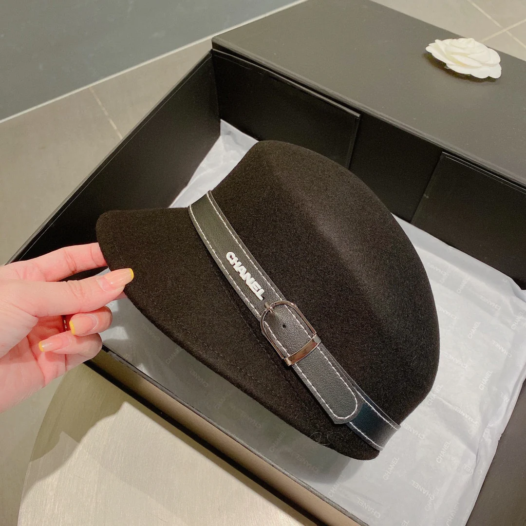 Chanel - Шерстяная кепка-?уточка? - Черная