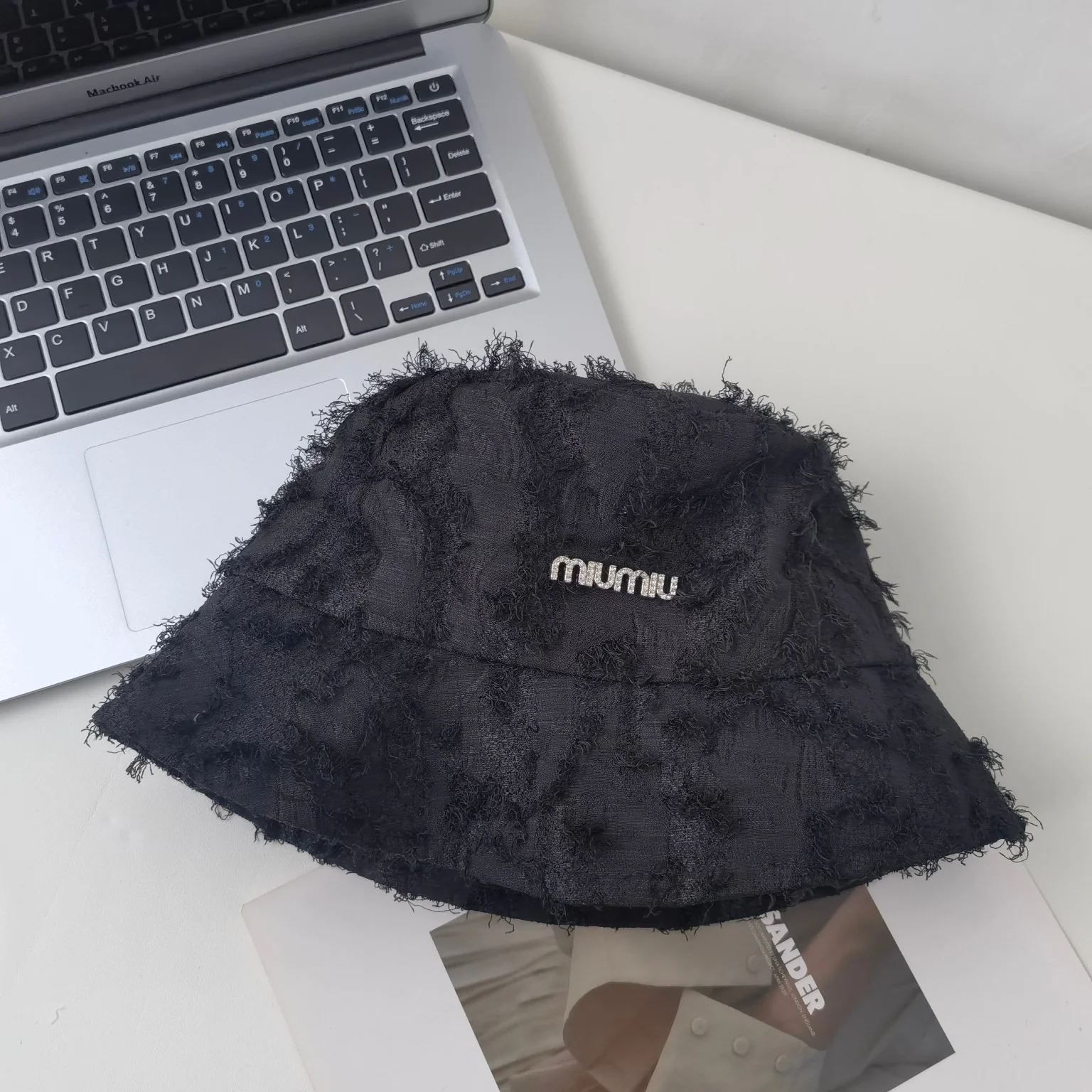 Miu Miu - Новинка осени 2023 - Мягкая простая рыбацкая шляпа