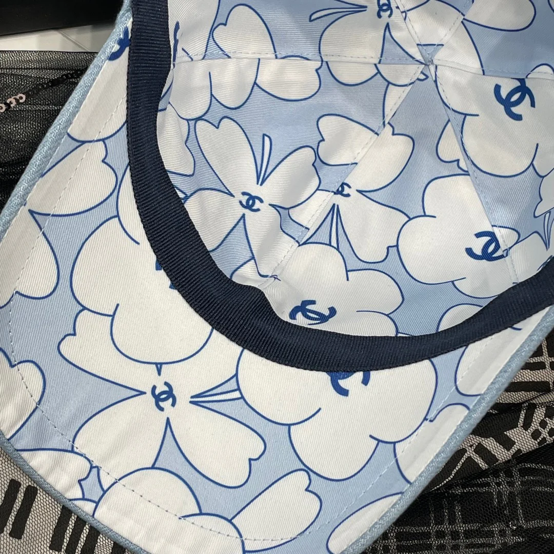 Chanel - Новая бейсболка с пайетками - Синяя