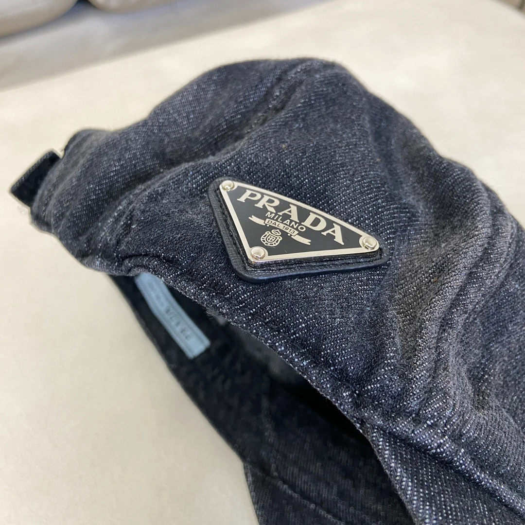 Бейсболка Prada Washed - черная