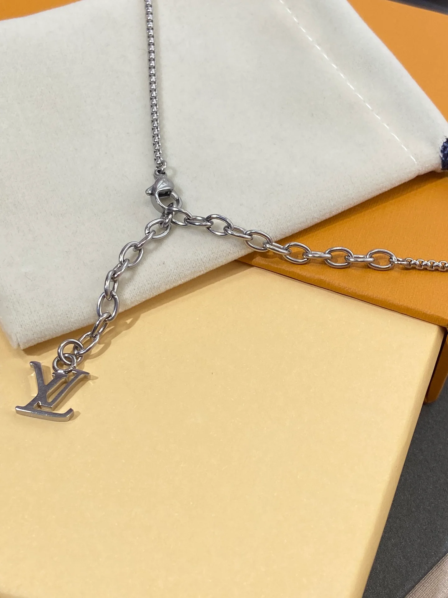 LV-Ожерелье 015