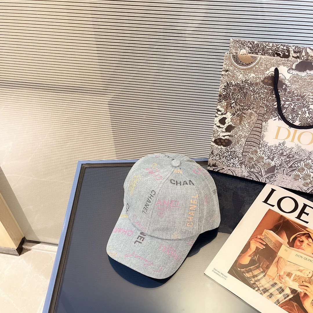 Бейсболка Chanel 2022 с граффити