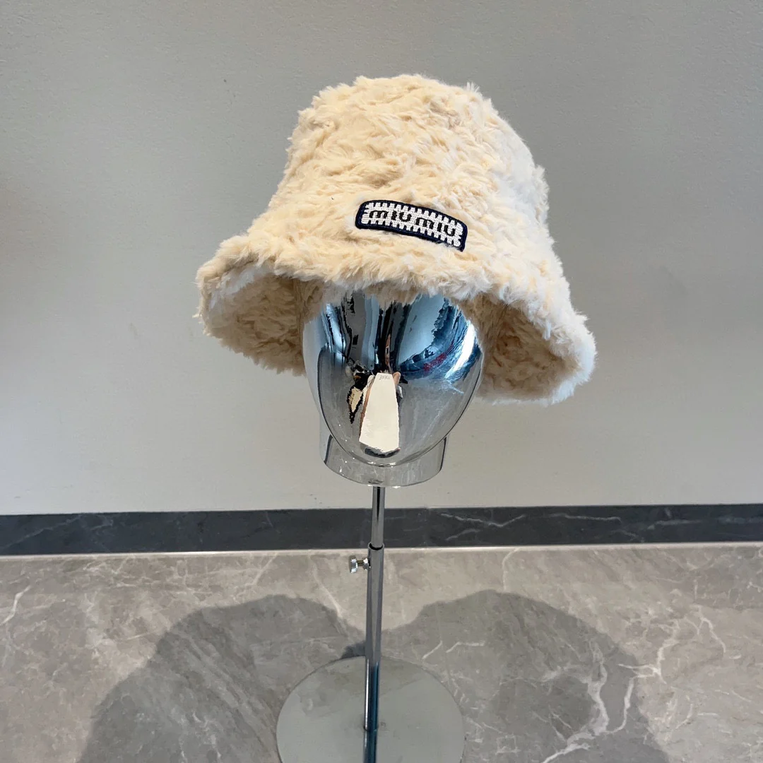 Miu Miu - Новая рыбацкая шапка из кроличьего меха, осень/зима - белая