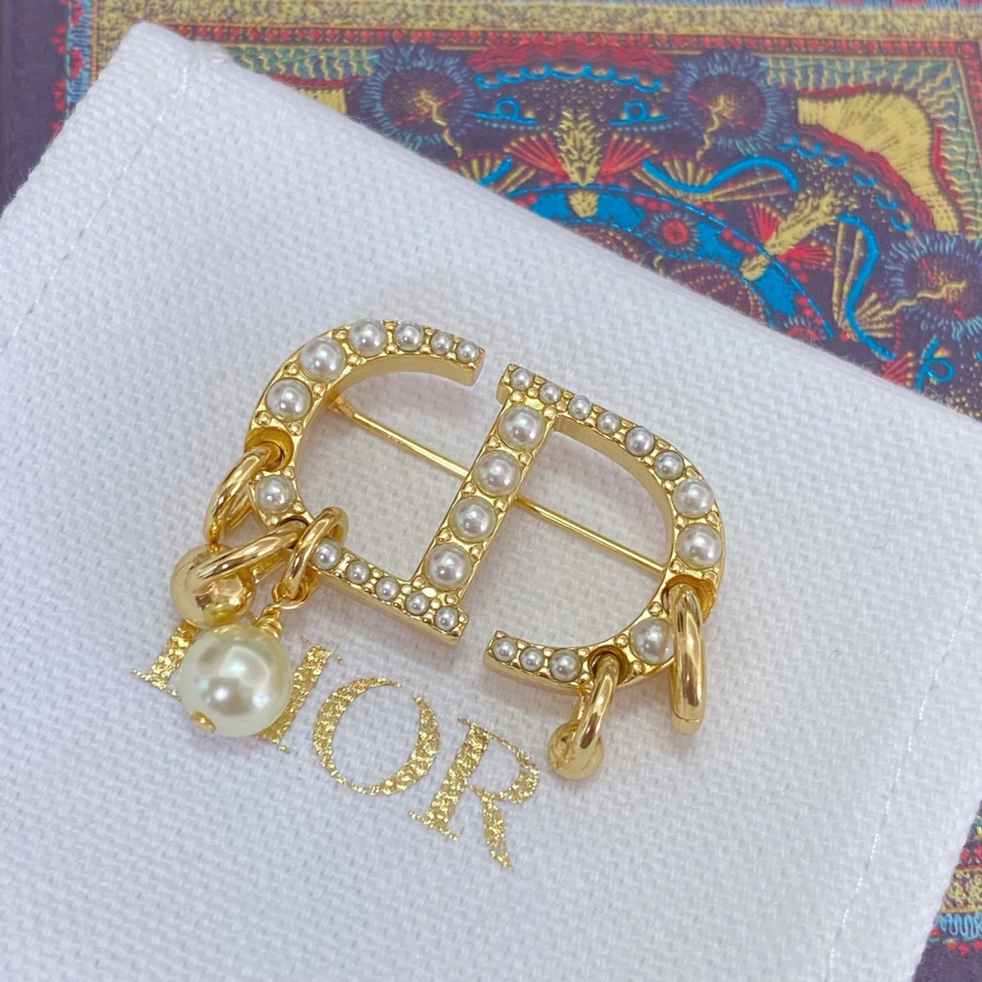 Брошь Dior 005