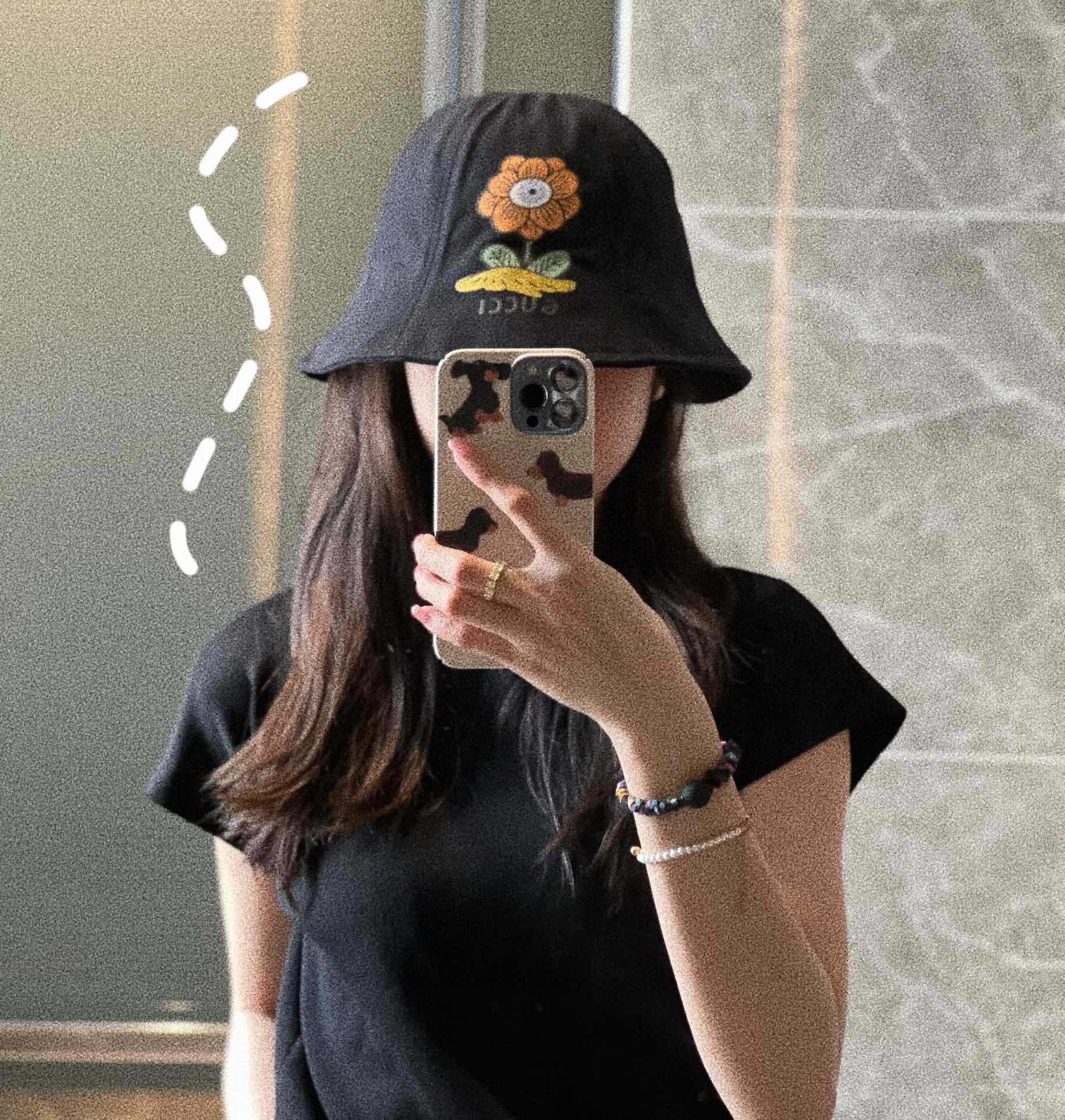 Новинка сезона весна/лето 2023 от Gucci - Круглая панама с цветочным принтом - Черная