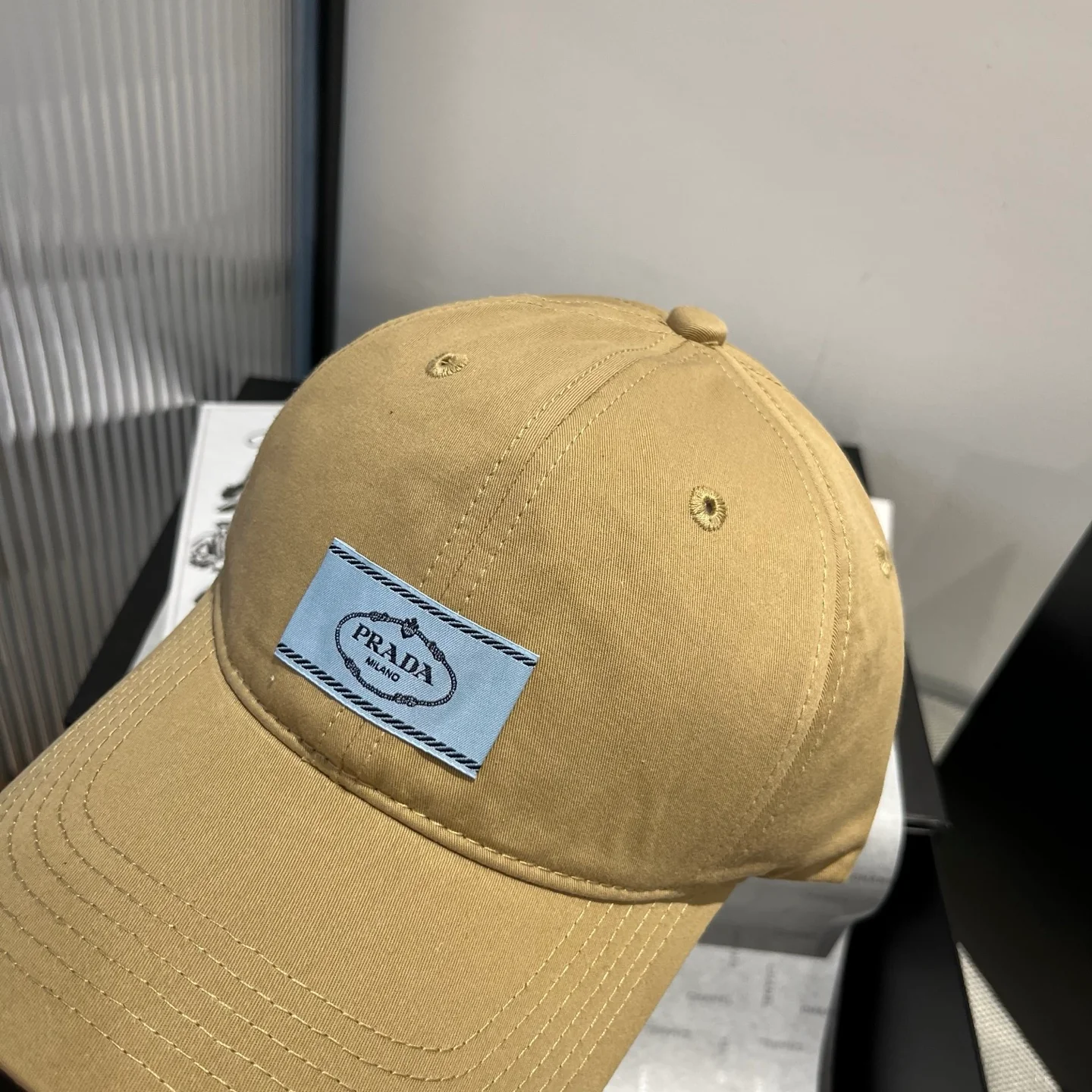 Бейсболка с логотипом Prada - цвет куркумы