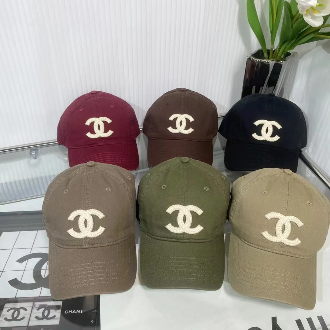 Chanel - Разноцветная бейсболка с эффектом потертости