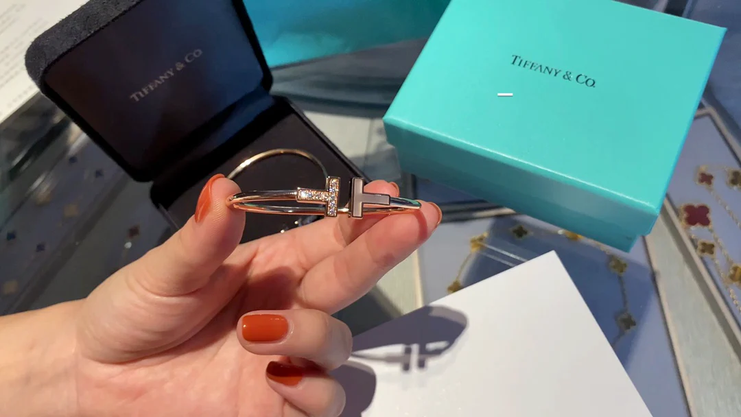 Браслет Tiffany 024 с двойной буквой Т и одним бриллиантом, золотой