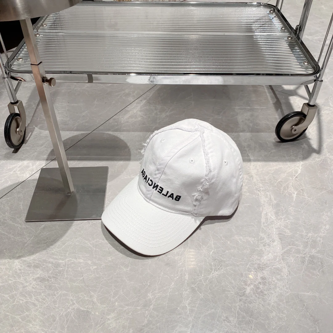Balenciaga - Бейсболка с усами - Белая
