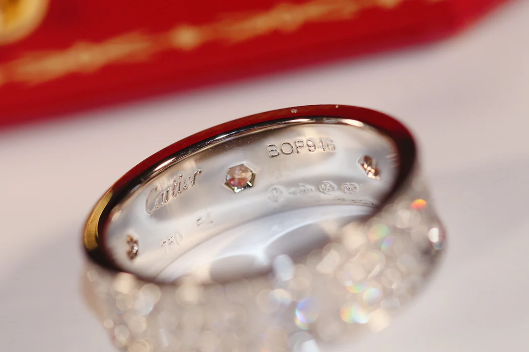 Кольцо Cartier Love - Starry Night в смелом дизайне