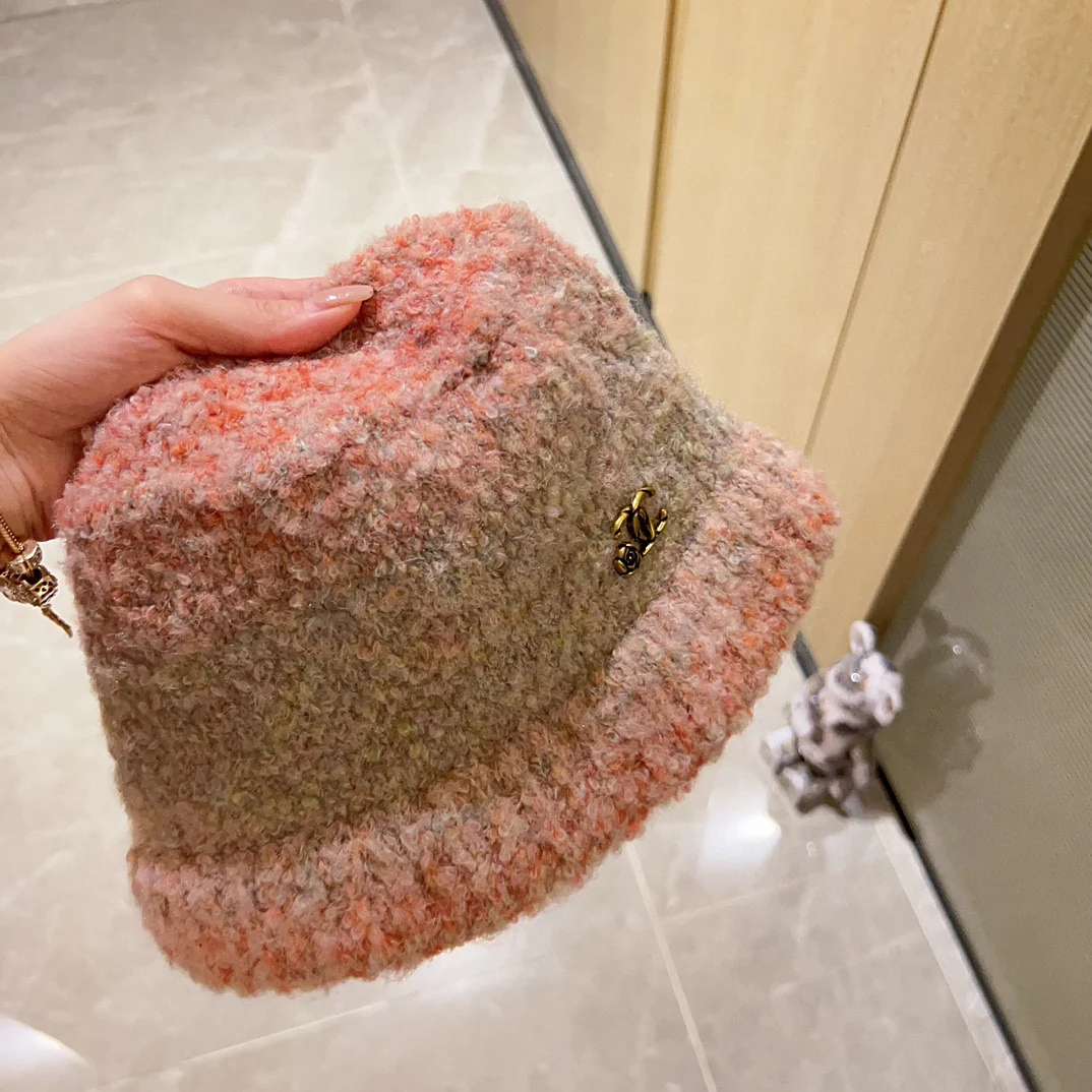 Новая кашемировая рыбацкая шляпа Chanel сезона осень/зима 2023, розовая.