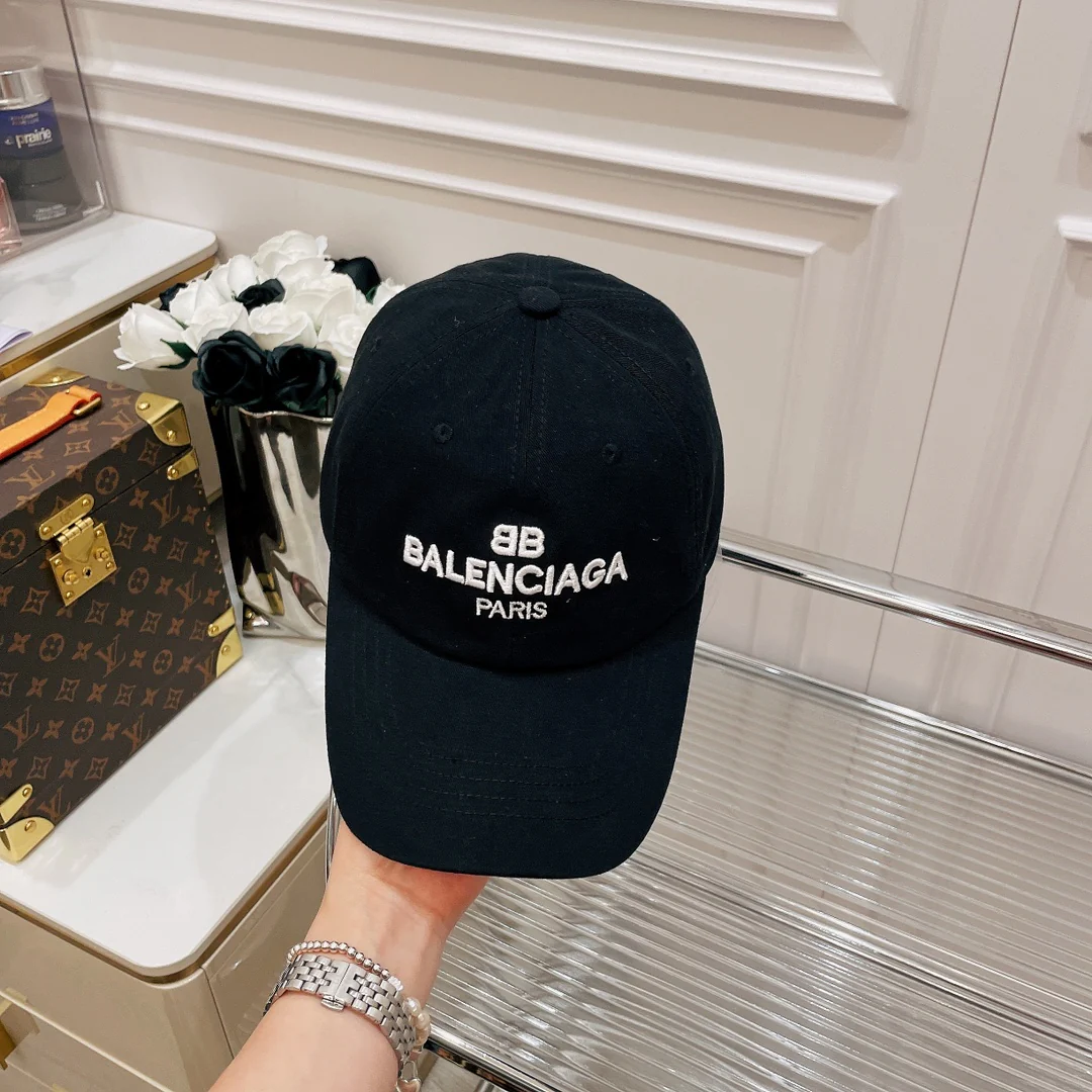 Бейсболка Balenciaga с вышивкой - 1