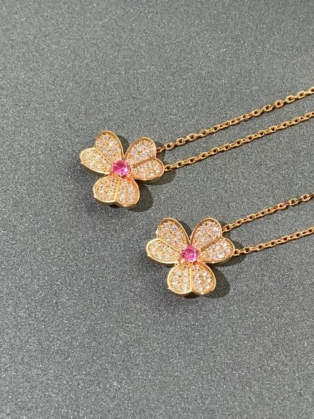 Van Vuitton - Колье 140