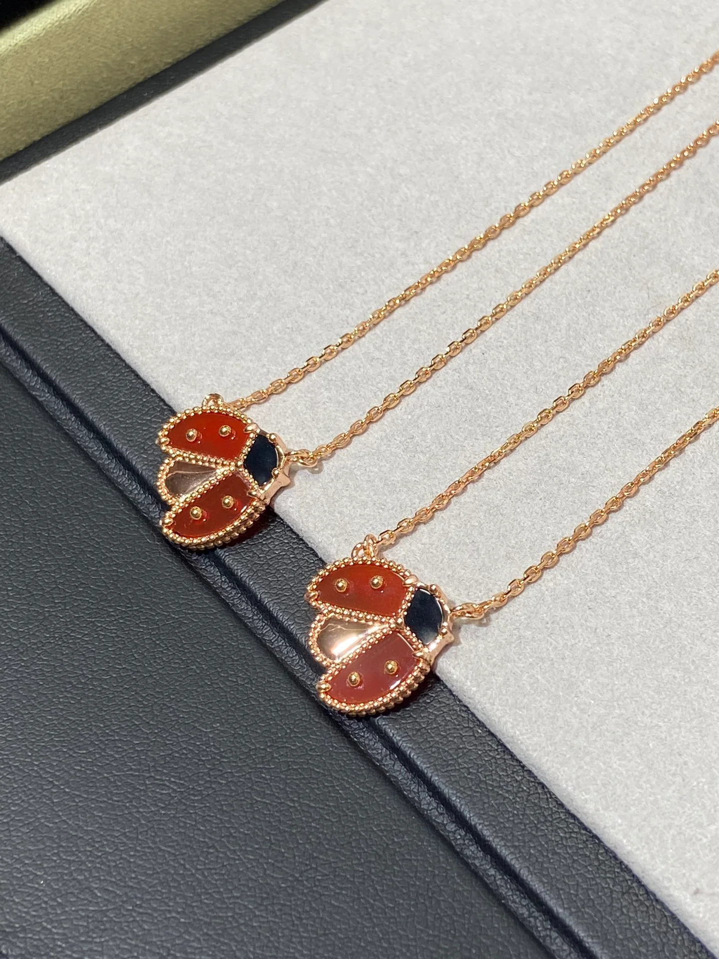 Van Vuitton - Колье 136