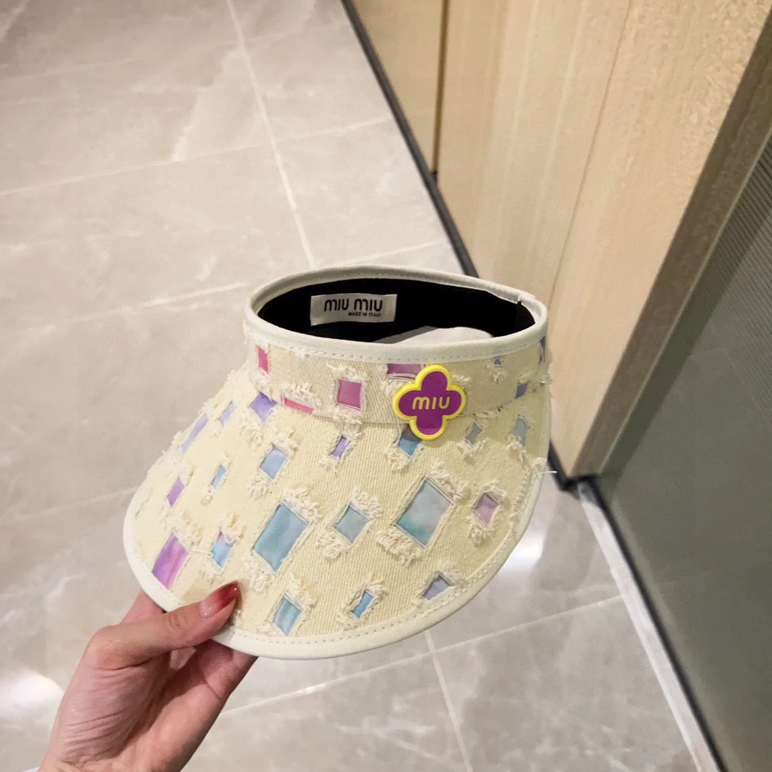 Новые поступления коллекции Miu Miu весна/лето 2023 - Козырек - Солнцезащитная шляпа - Белый