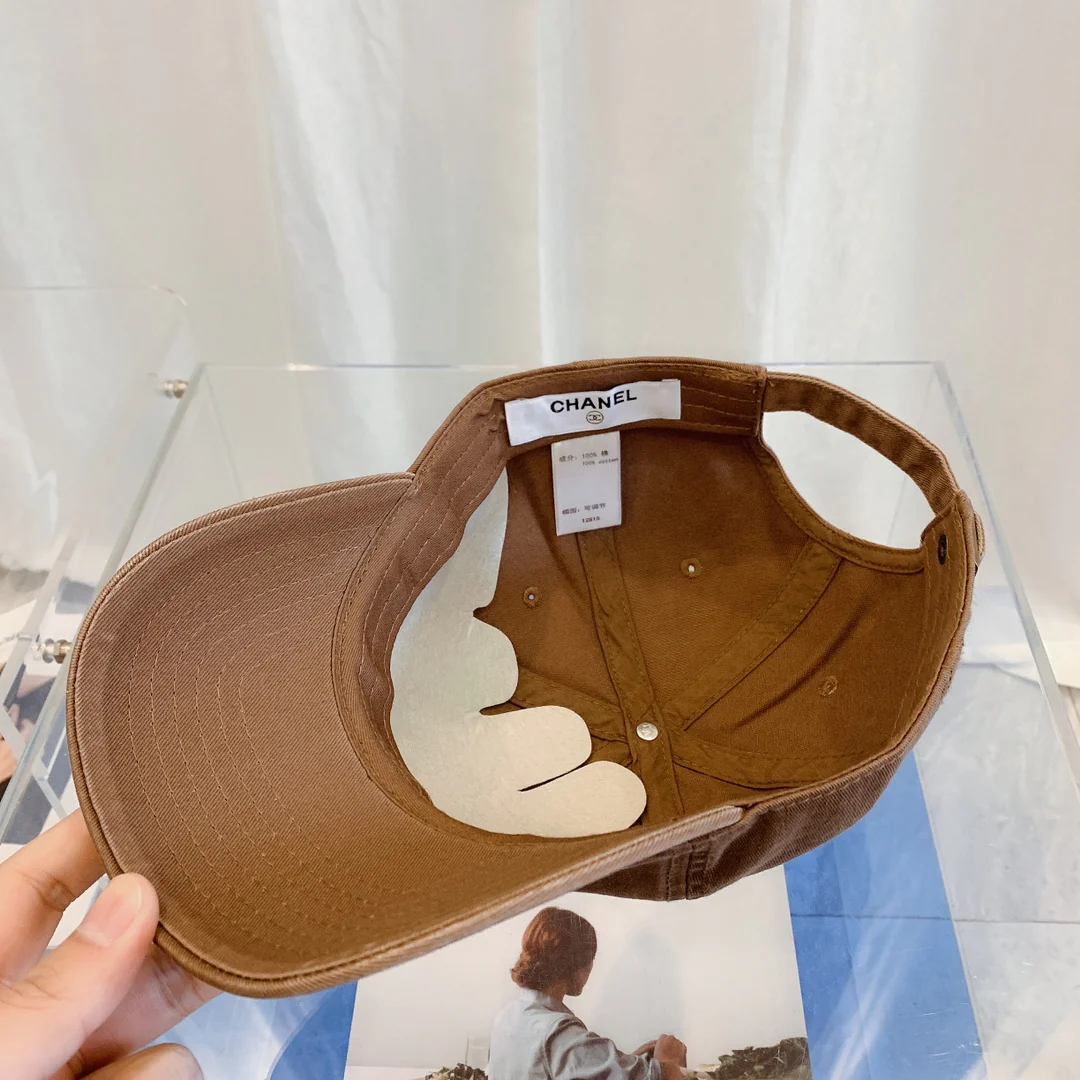 Бейсболка Chanel из осенне-зимней коллекции - 1