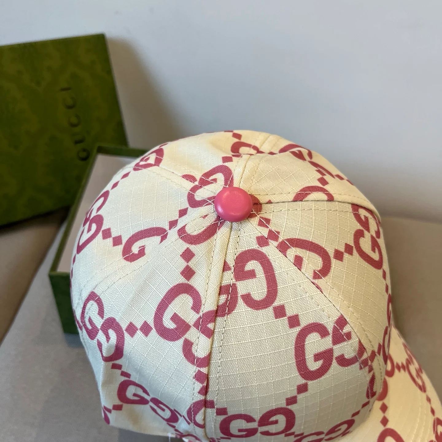 Бейсболка Gucci с классическим логотипом - розовая