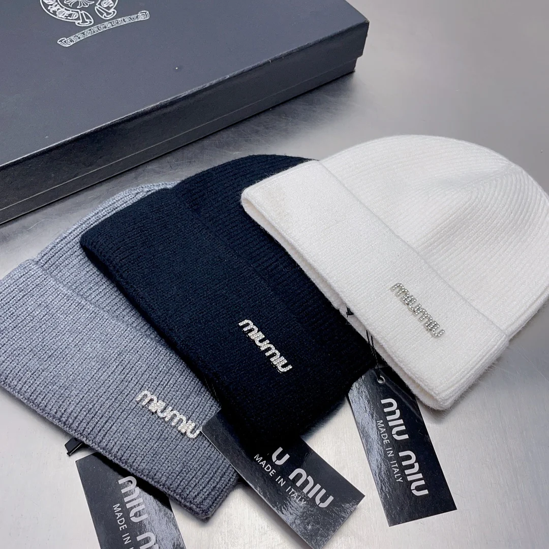 Вязаная шапка Miu Miu