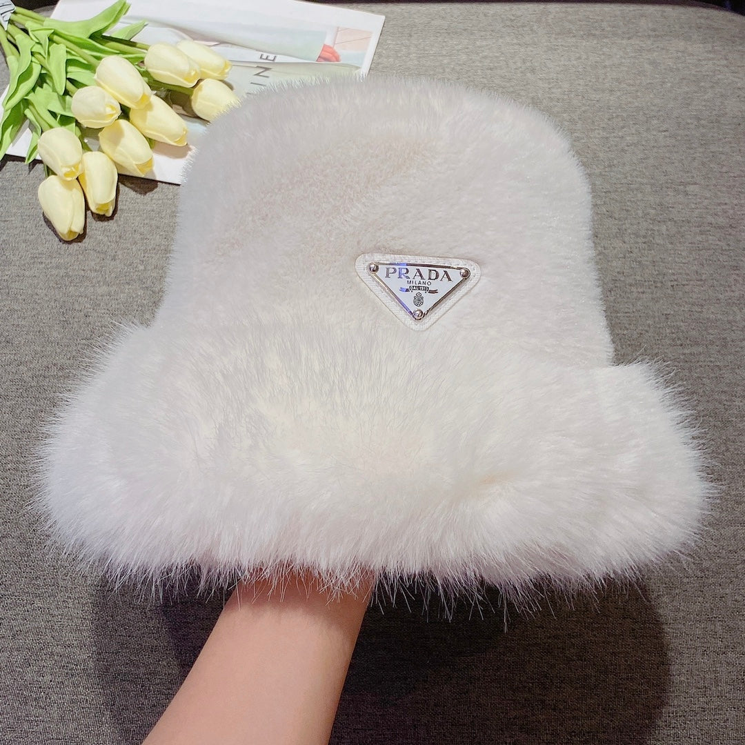 Prada - Толстая рыбацкая шапка из норки, белая