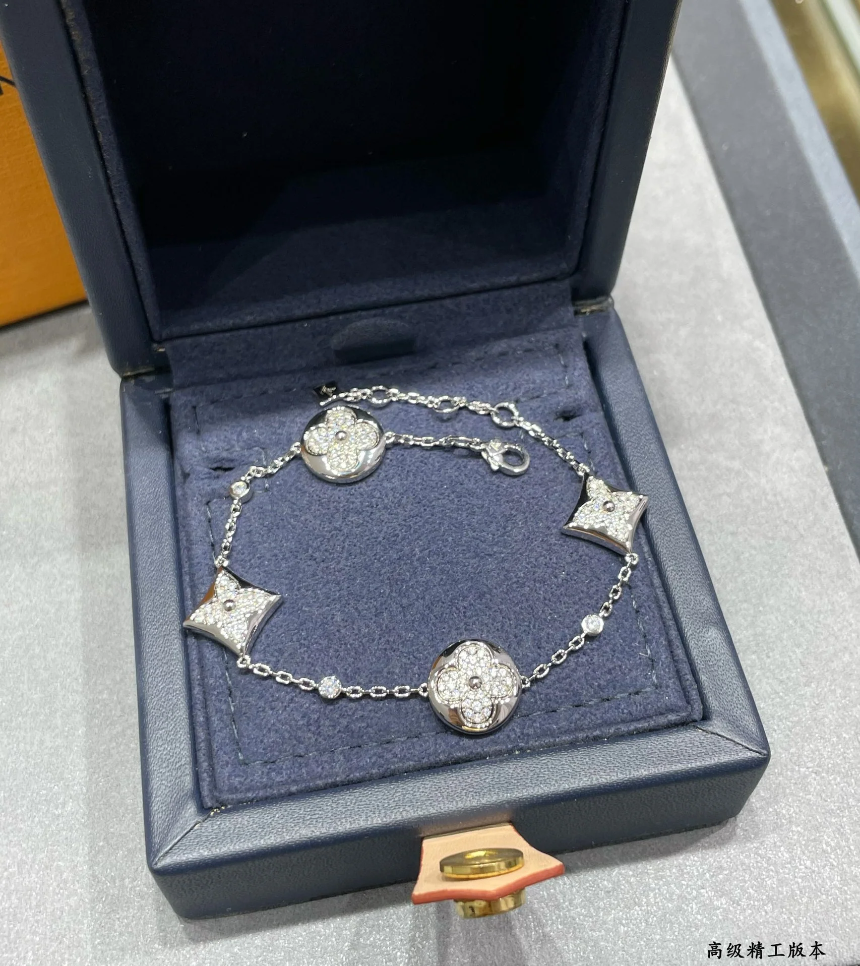 LV-Браслет 005