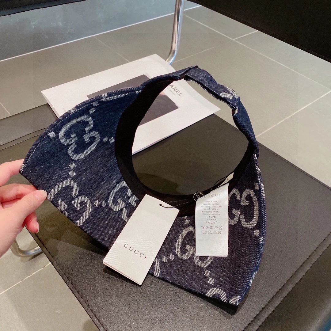 Новинки коллекции Gucci Весна/Лето 2023 - Кепка из канваса с монограммой и узкими полями - Козырек - Синий