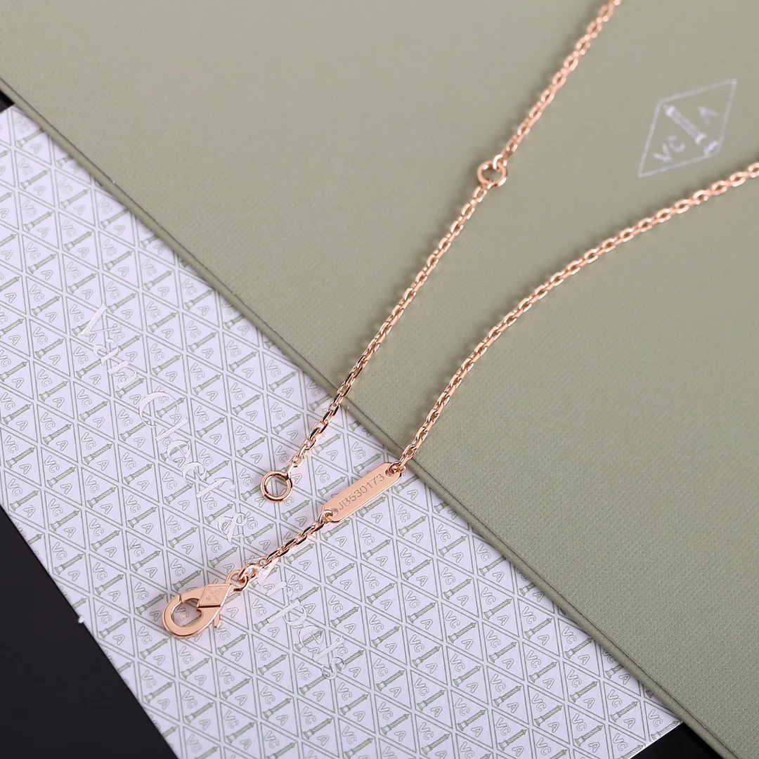 Van Vuitton - Колье 135